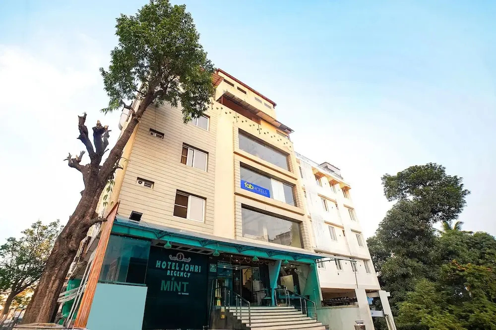 Бхопал: Fabhotel Johri Regency