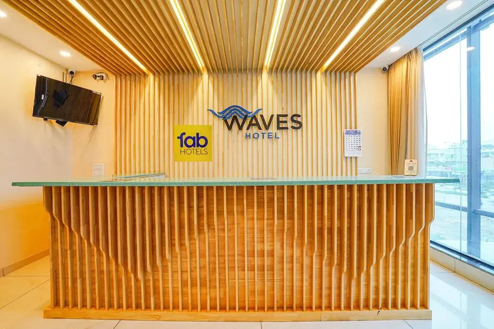 Хосур: Fabhotel Prime The Waves
