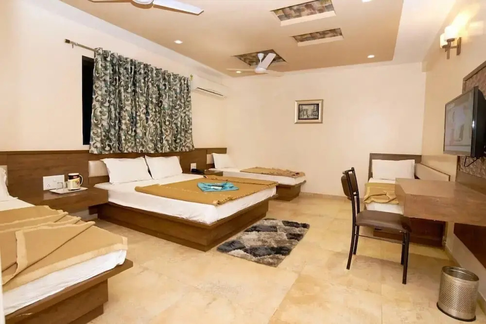 Ширди: Hotel Sai Suraj Park