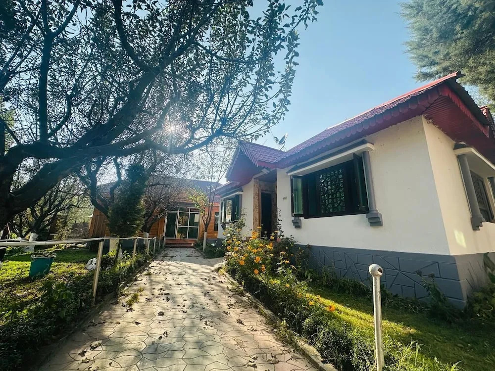 Шринагар: Barzam Lake View Resort