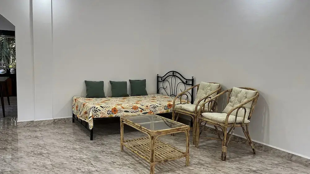 Верем: Mango Tree House
