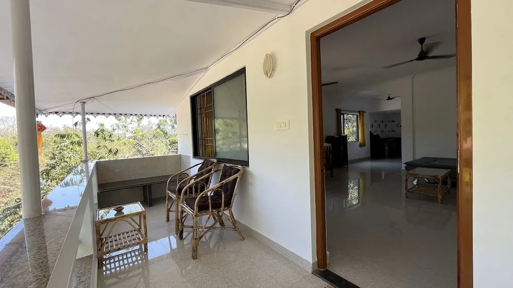 Верем: Mango Tree House