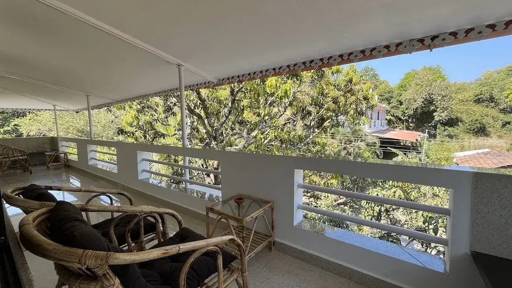 Верем: Mango Tree House