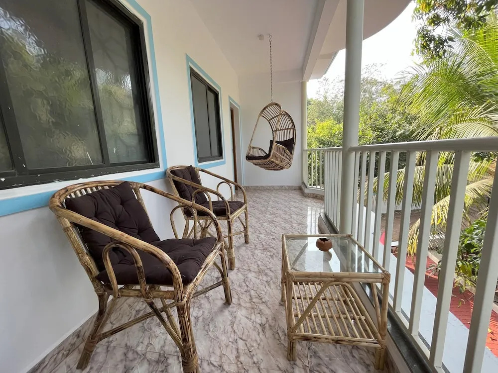Верем: Mango Tree House