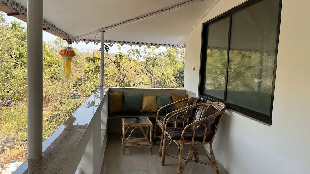 Верем: Mango Tree House