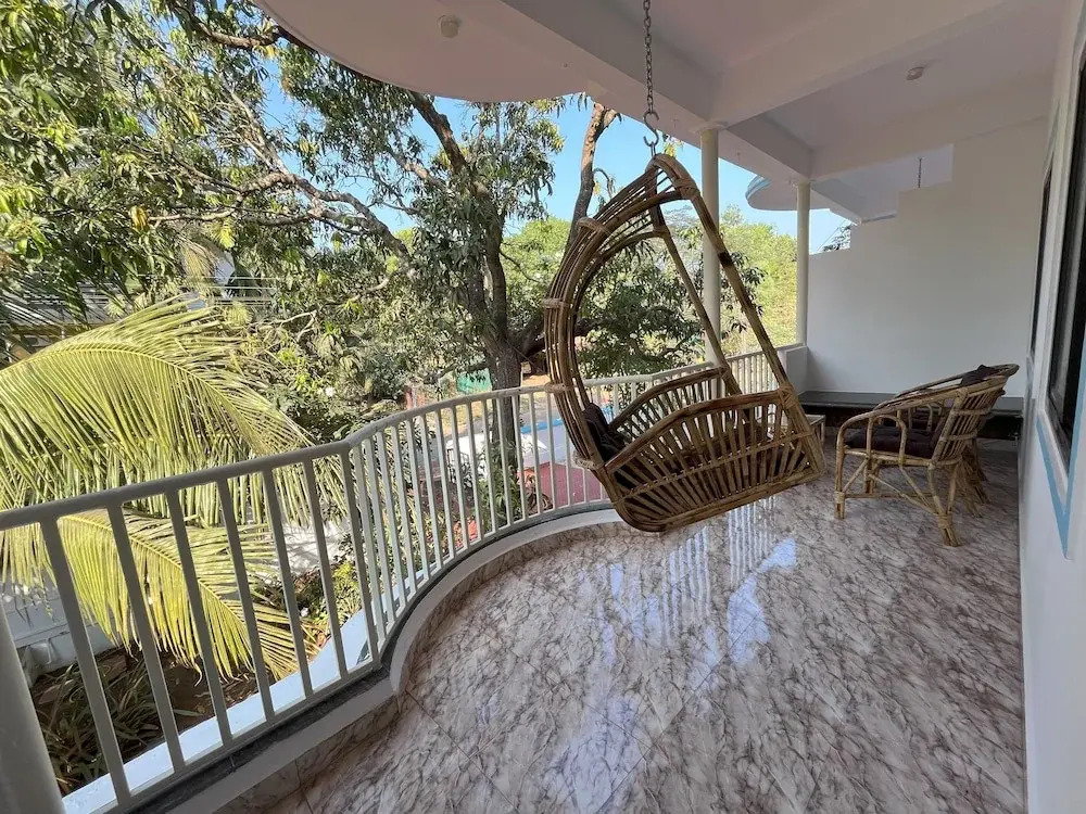 Верем: Mango Tree House