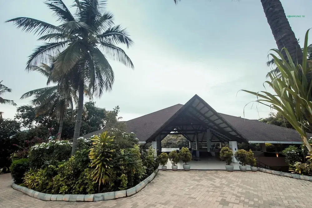 Devanur: Commune18 Resorts