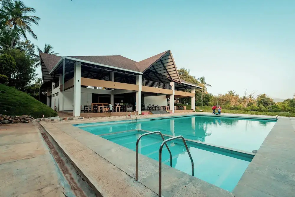 Devanur: Commune18 Resorts