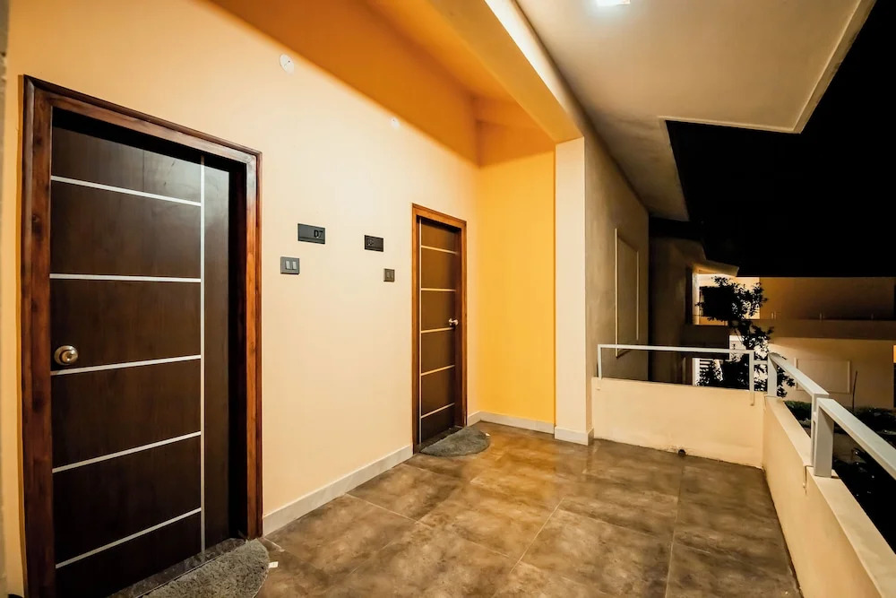 Devanur: Commune18 Resorts