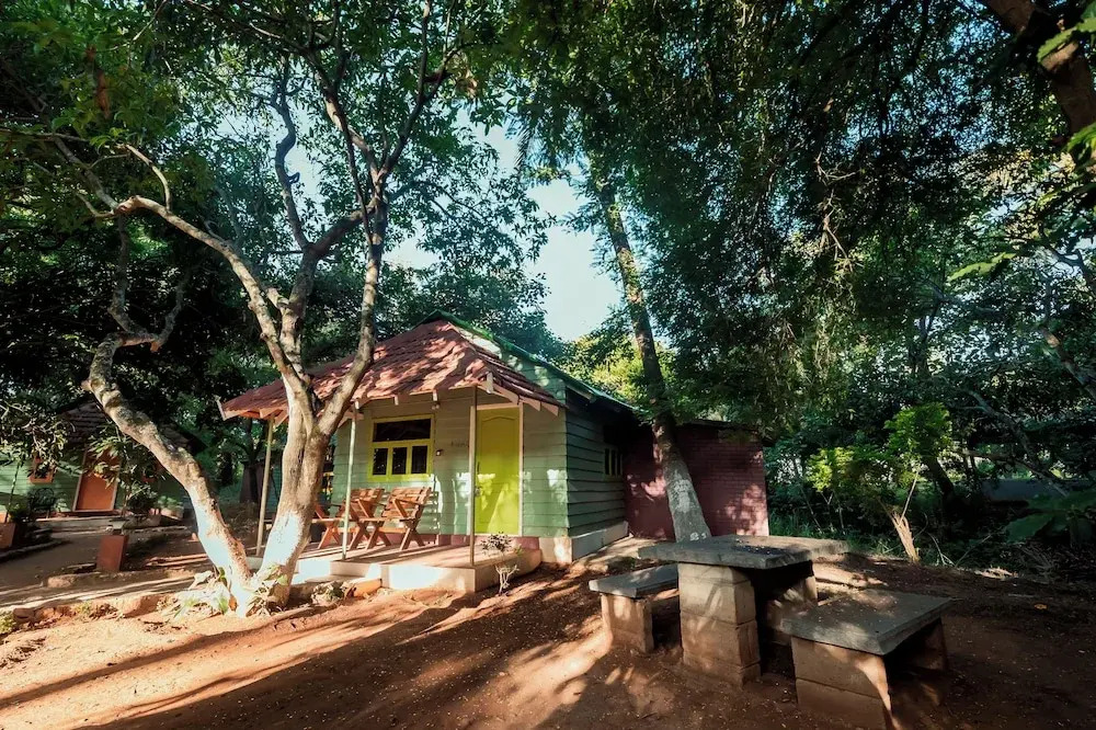 Devanur: Commune18 Resorts
