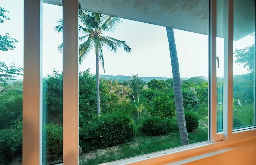 Devanur: Commune18 Resorts