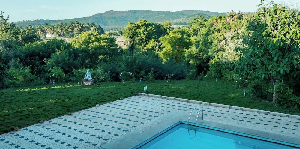 Devanur: Commune18 Resorts