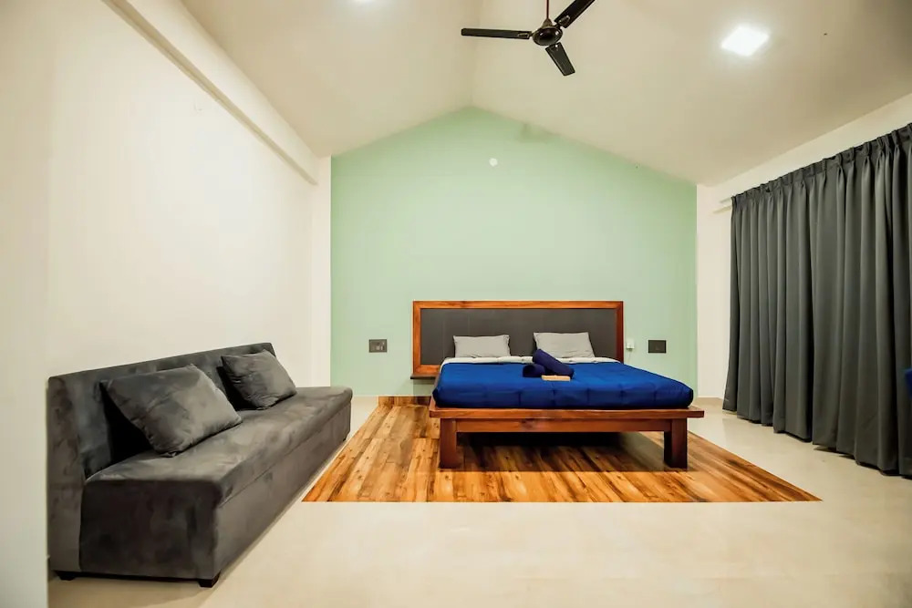 Devanur: Commune18 Resorts