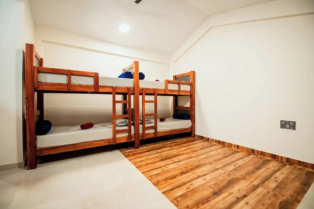 Devanur: Commune18 Resorts