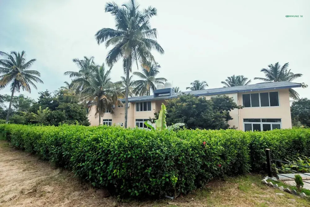 Devanur: Commune18 Resorts