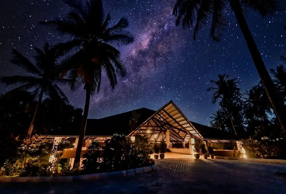 Devanur: Commune18 Resorts
