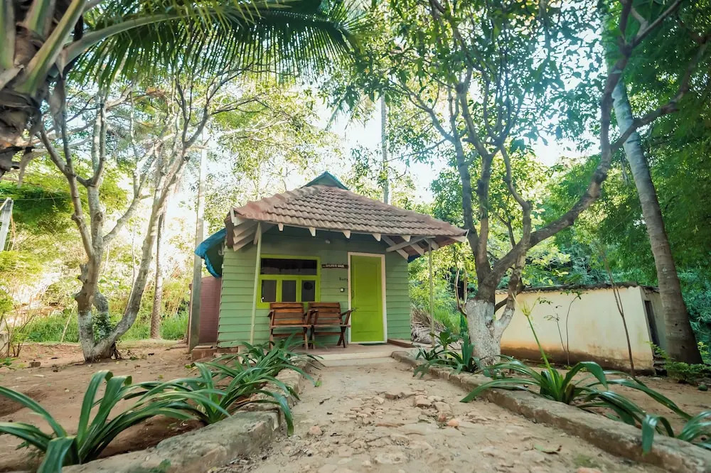 Devanur: Commune18 Resorts