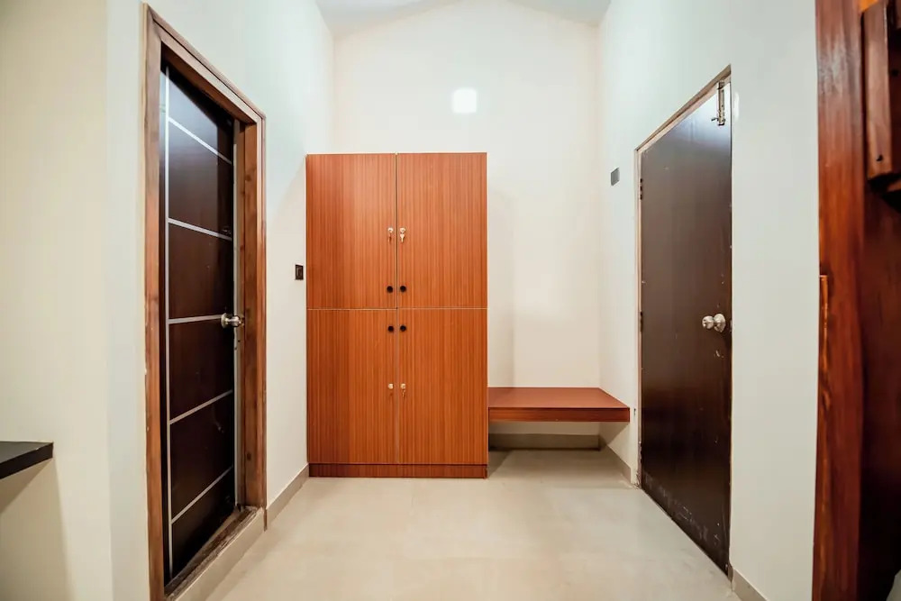 Devanur: Commune18 Resorts