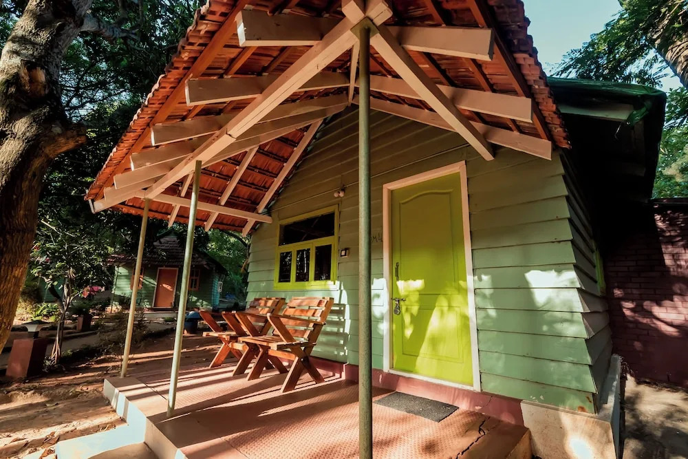 Devanur: Commune18 Resorts