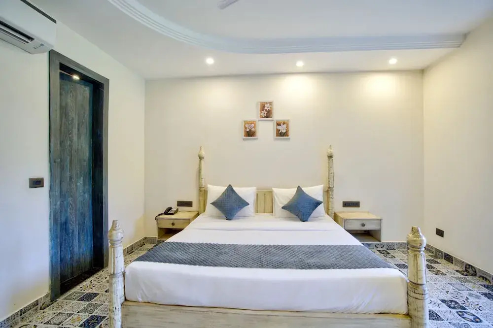 Арпора: The Goa Courtyard