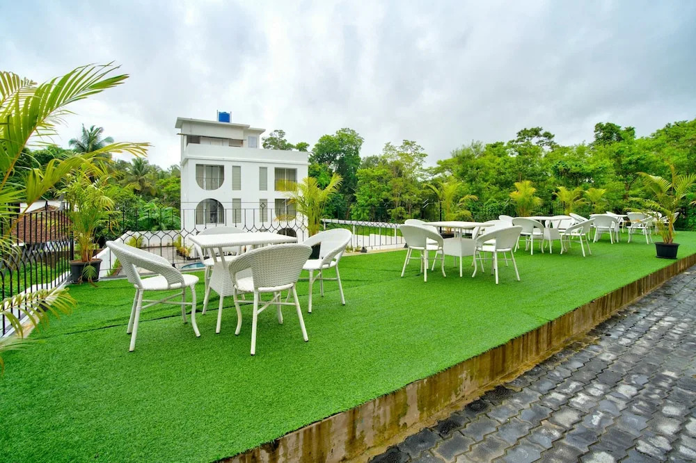 Арпора: The Goa Courtyard
