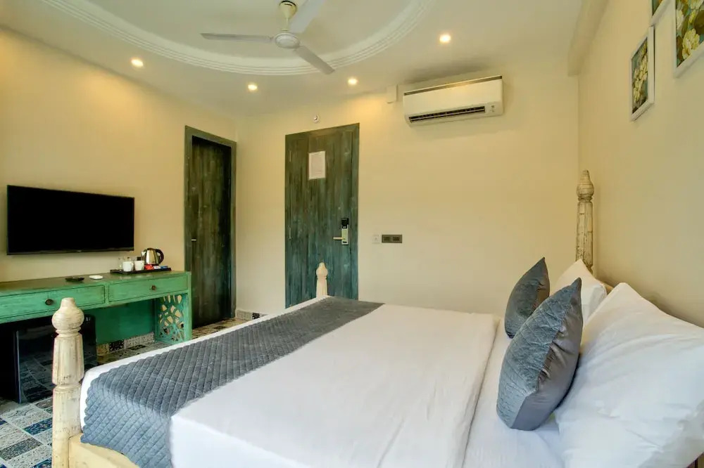 Арпора: The Goa Courtyard