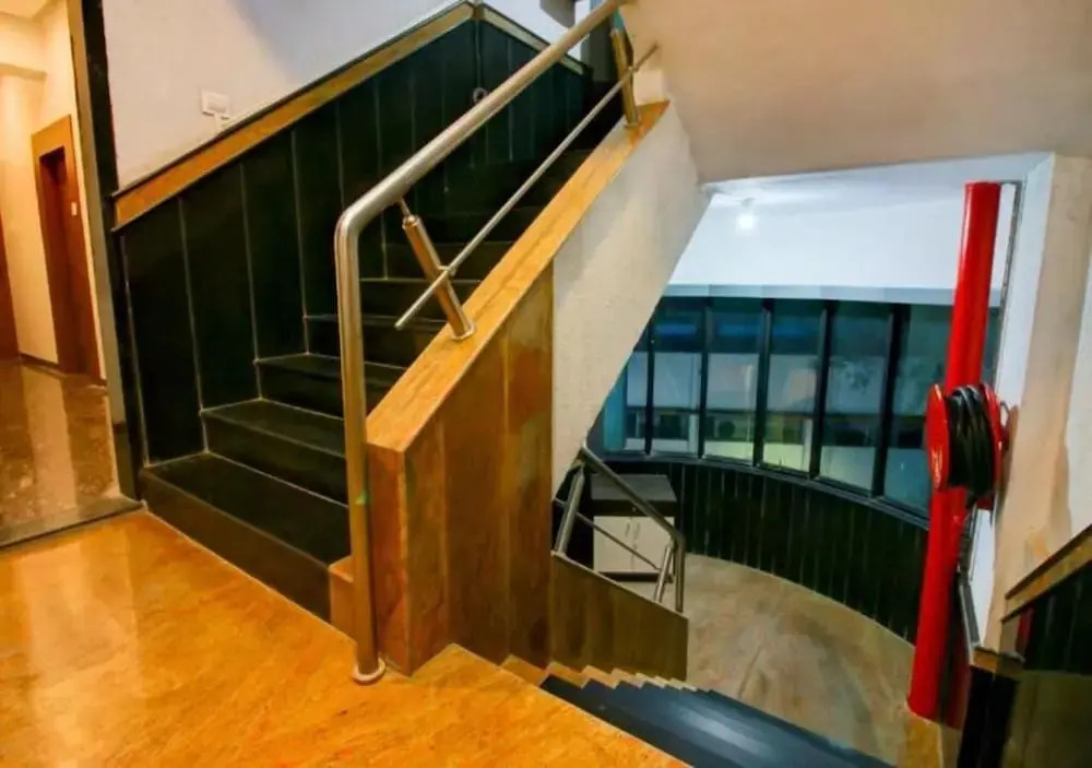 Тхане: Glitz Hotels AR Residency