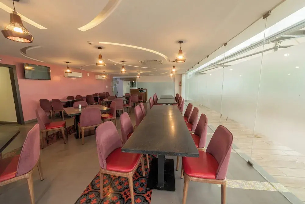 Палани: The Lotus Hotel Visakka