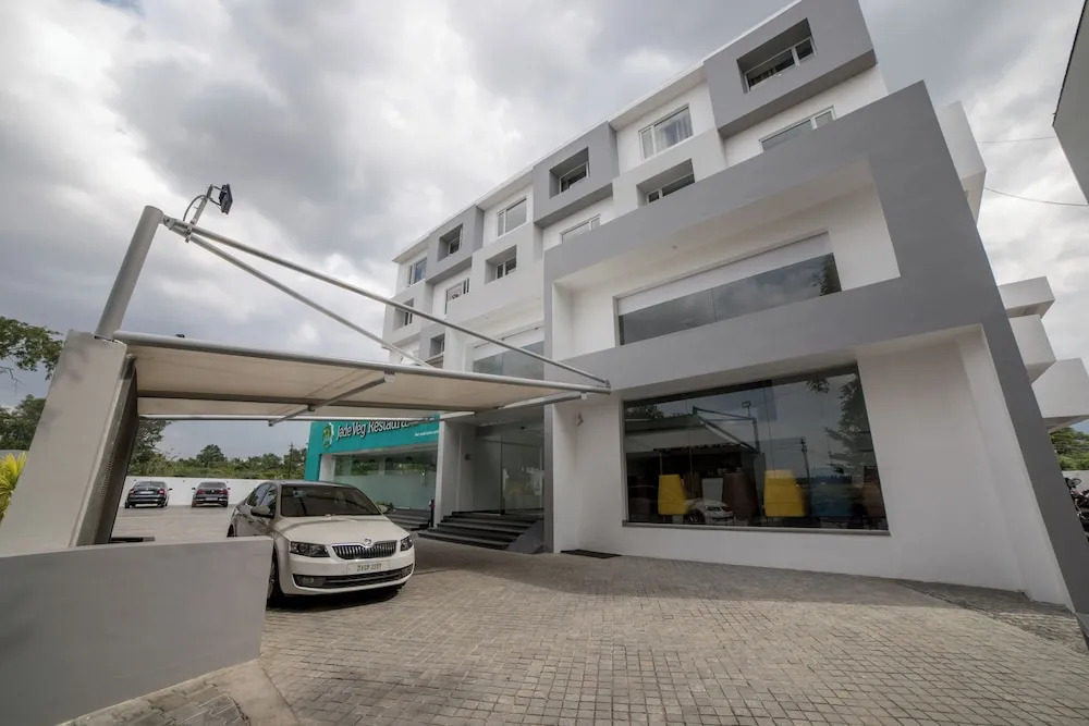 Палани: The Lotus Hotel Visakka