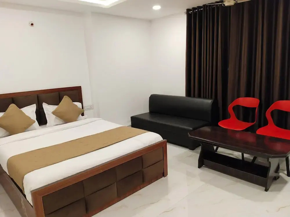Индаур: Hotel Shiv