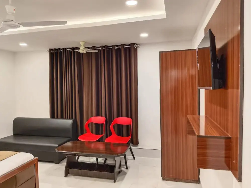 Индаур: Hotel Shiv
