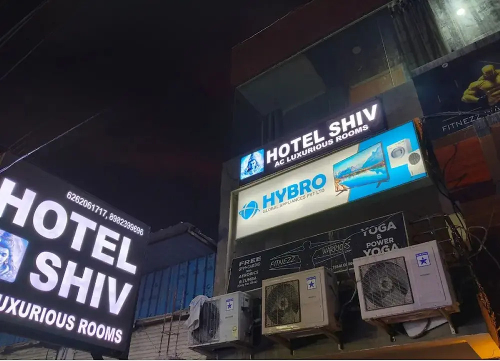 Индаур: Hotel Shiv