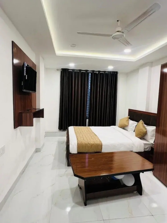 Индаур: Hotel Shiv