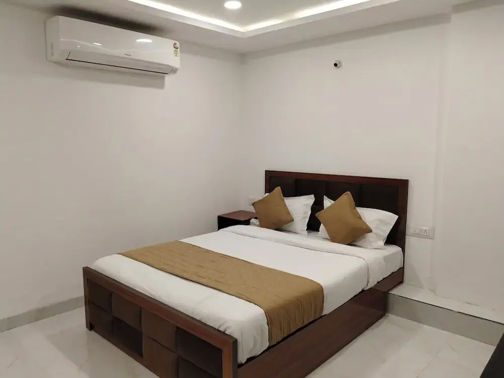 Индаур: Hotel Shiv