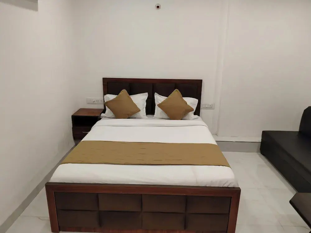Индаур: Hotel Shiv