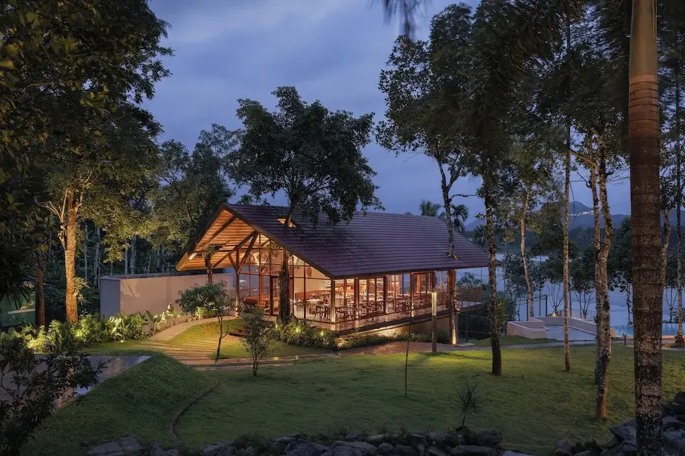 Султан-Батери: Sterling Lontano Waterfront Wayanad