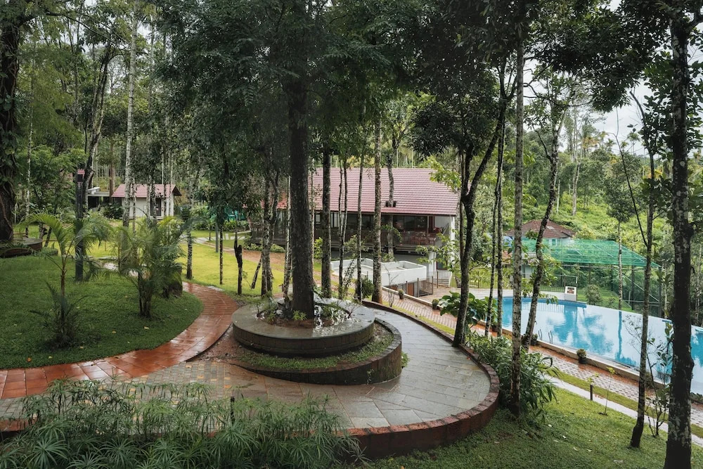 Султан-Батери: Sterling Lontano Waterfront Wayanad