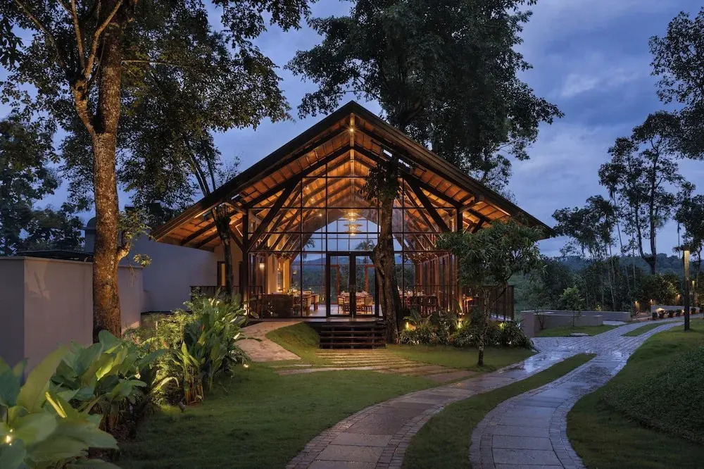 Султан-Батери: Sterling Lontano Waterfront Wayanad