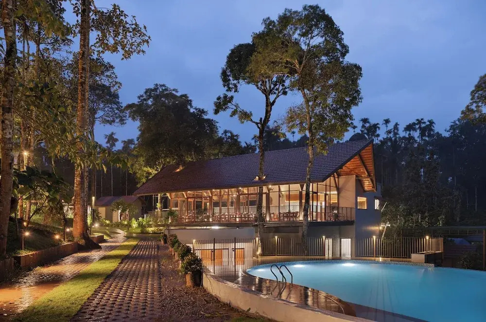 Султан-Батери: Sterling Lontano Waterfront Wayanad