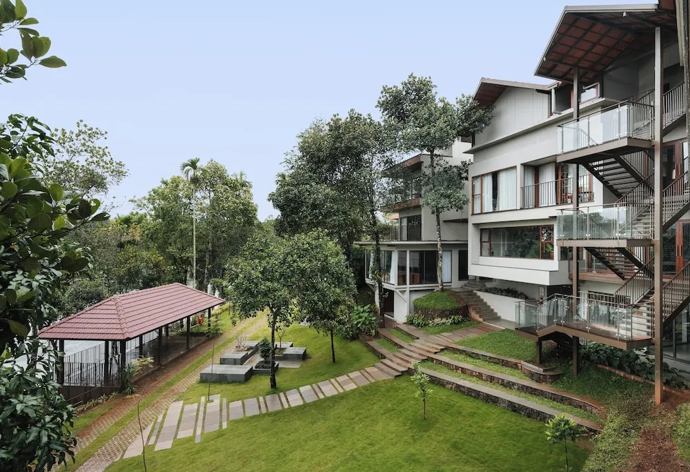 Султан-Батери: Sterling Lontano Waterfront Wayanad