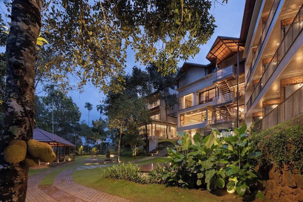 Султан-Батери: Sterling Lontano Waterfront Wayanad