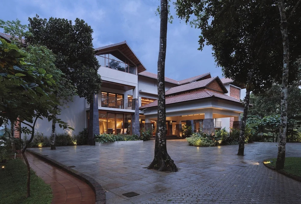 Султан-Батери: Sterling Lontano Waterfront Wayanad