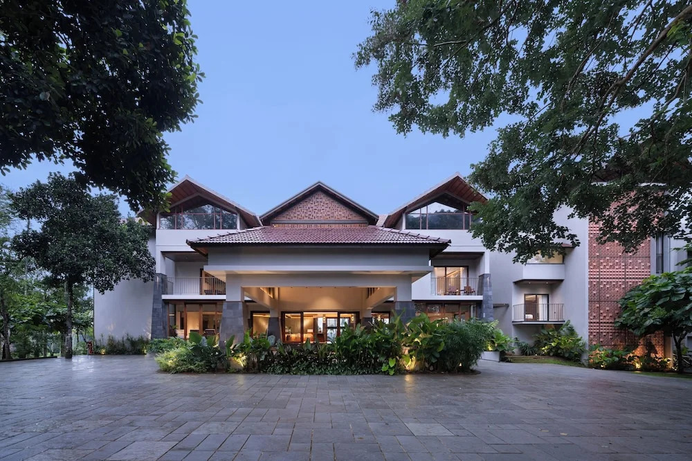 Султан-Батери: Sterling Lontano Waterfront Wayanad