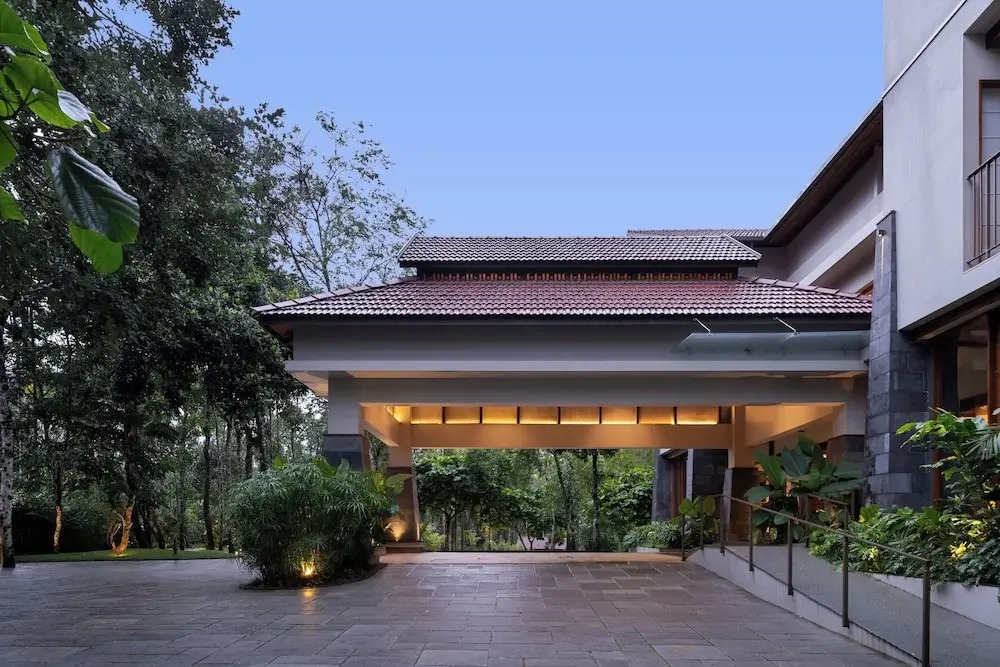 Султан-Батери: Sterling Lontano Waterfront Wayanad