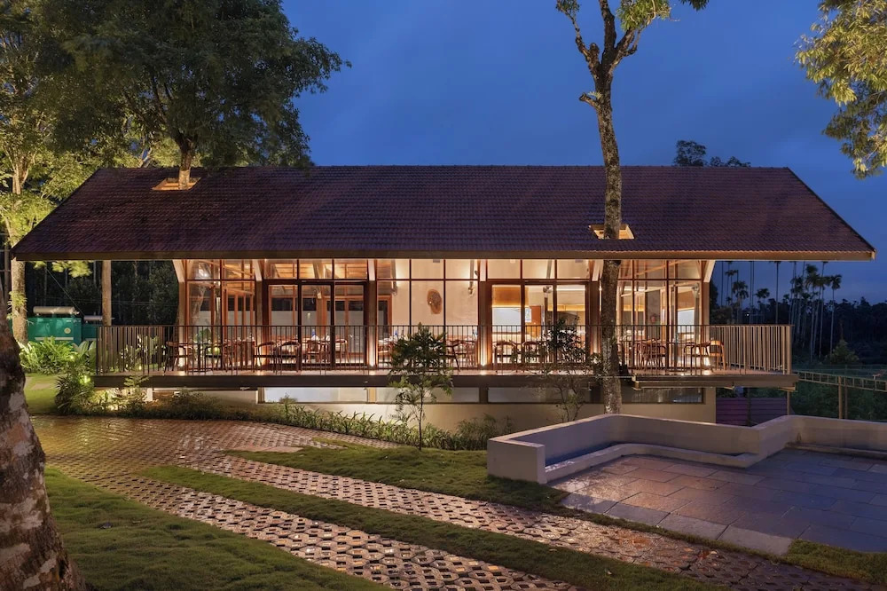 Султан-Батери: Sterling Lontano Waterfront Wayanad