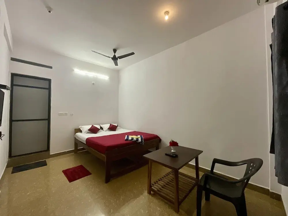 Арамбол: God Gift Hostel