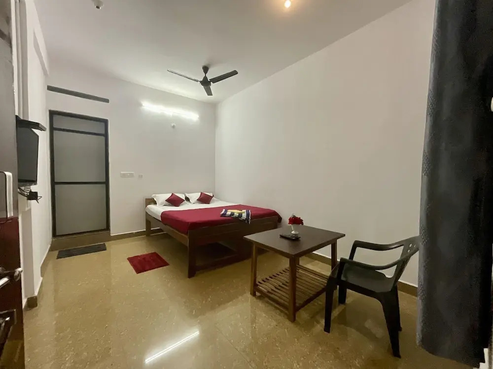 Арамбол: God Gift Hostel