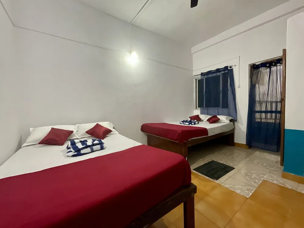 Арамбол: God Gift Hostel