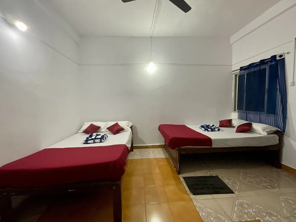 Арамбол: God Gift Hostel