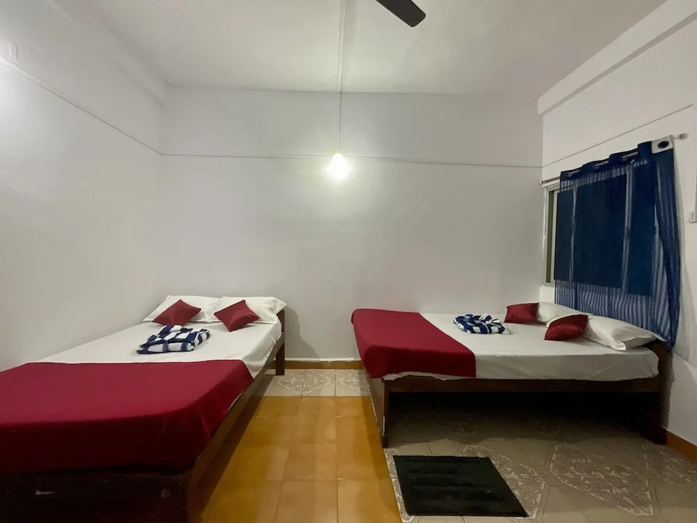 Арамбол: God Gift Hostel
